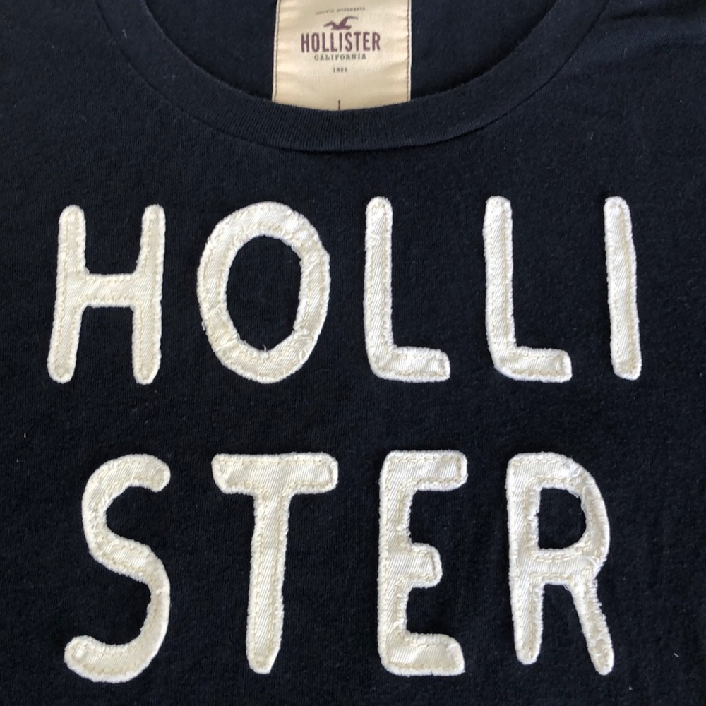 Hollister California Short Sleeve T - Picture 2 of 3
